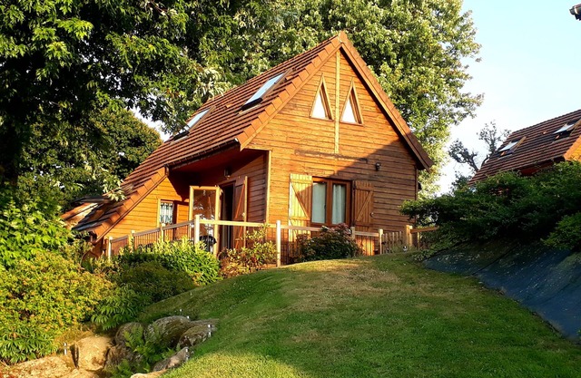 Overlooking the Lake & Golf Course, heated Swimming Pool (May to Sept),Play area