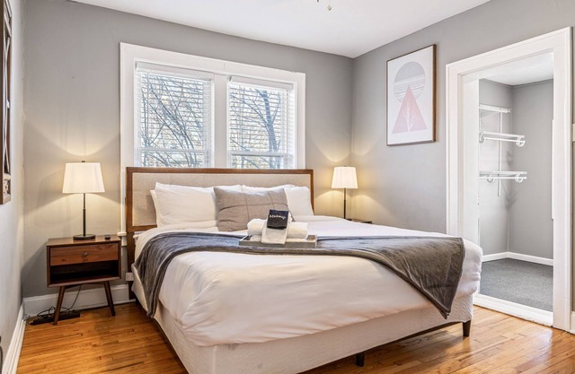 Oversized 2 Bedroom Apartment in South City!