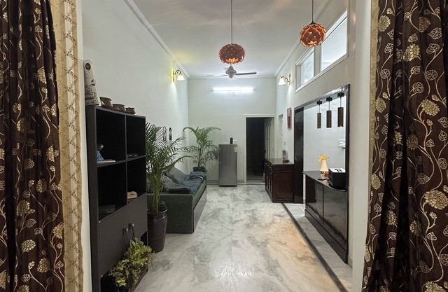 Owee Stays Jaipur – Cozy 1BHK Homestay with Plants, Books & Modern Comforts