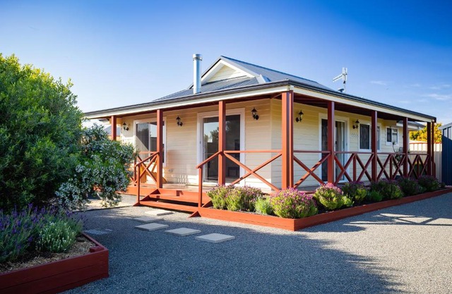 Owen's Hideaway by the BnB Collection