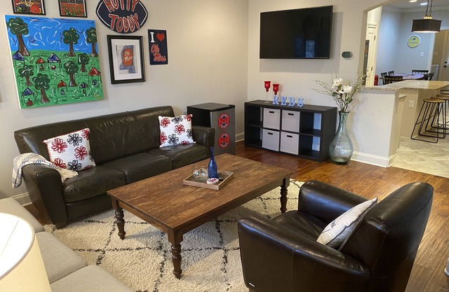 Oxford Condo - Minutes from Campus and the Square