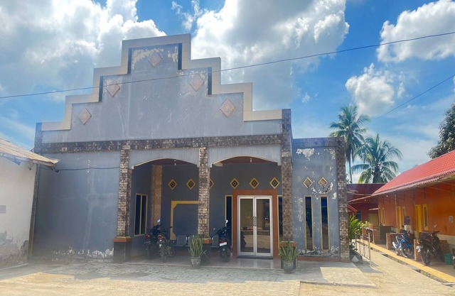 OYO 93119 Guest House Leo Patra