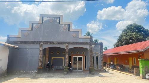 OYO 93119 Guest House Leo Patra