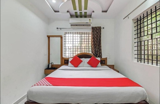 OYO Flagship 70330 Yesh Comforts