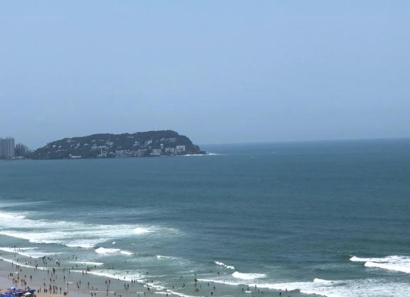 PÉ NA AREIA - SOL E MAR ENSEADA