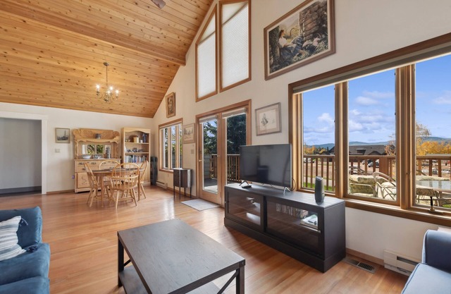 P.A.s Retreat - Picturesque views and access to Flathead River/Flathead