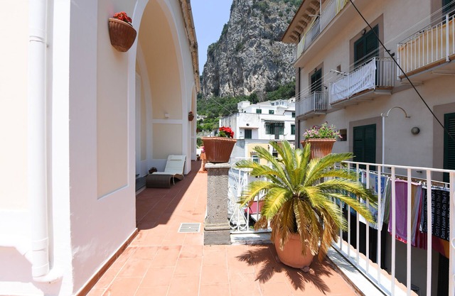 PALAZZ0 GARGANO AMALFI ROOM WITH TERRACE IN THE HEART OF CITY
