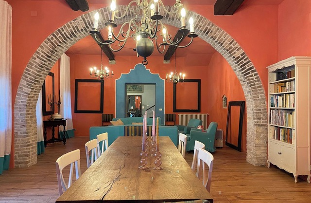 Palazzo del Capitano cozy home with pool and garden within ancient walls
