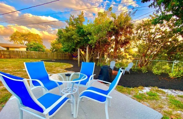 🎣 Palm Bay Paradise Retreat 🌴 Near Beach 🏖