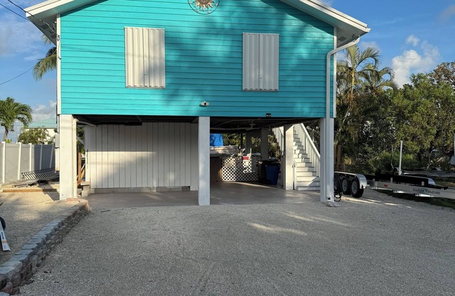 Palm Paradise-Charming 2 bedroom house with pool and canal access, Big Pine Key