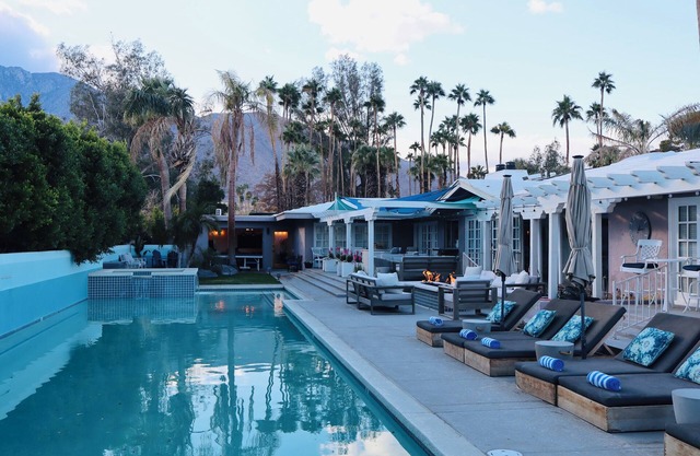 Palm Springs Luxe: 7 En-Suites, Massive Pool, Tiki Bar, Pickle Ball & Game Room