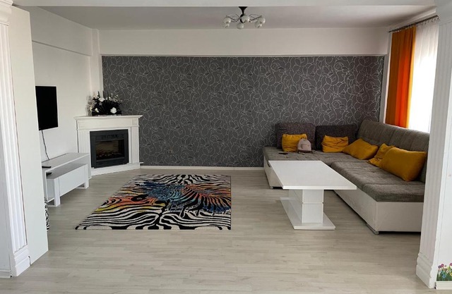 Panoramic M&M apartment