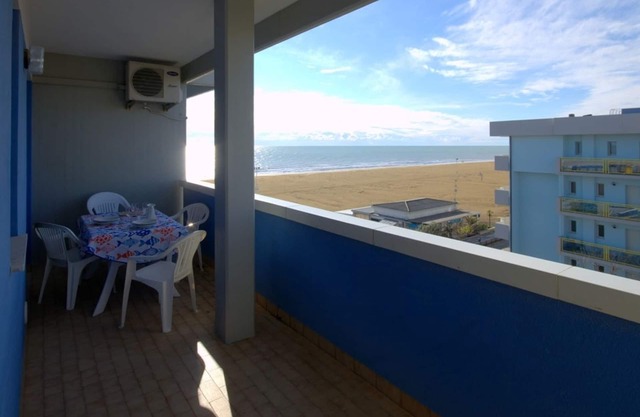 Panoramic seaview apartment in a central area