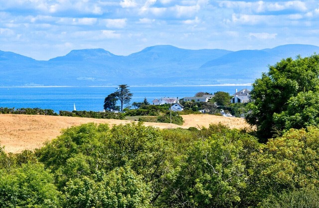 Pant yr Hwch - Five Bedroom House, Sleeps 12