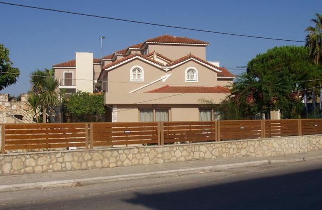 PARADISE APARTMENTS & SUITES