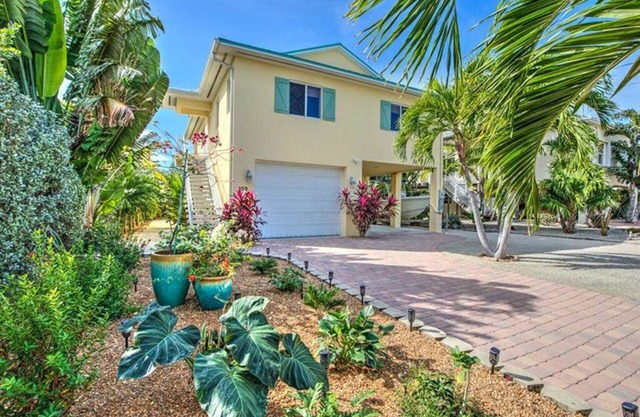 Paradise Getaway Flamingo Island, Marathon