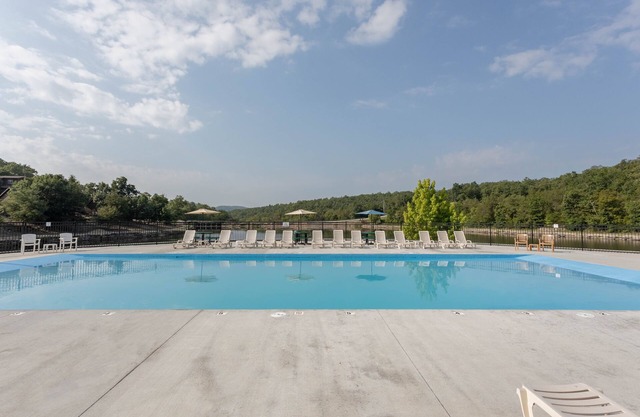 Paradise Lodge 2 Bedroom Home by RedAwning