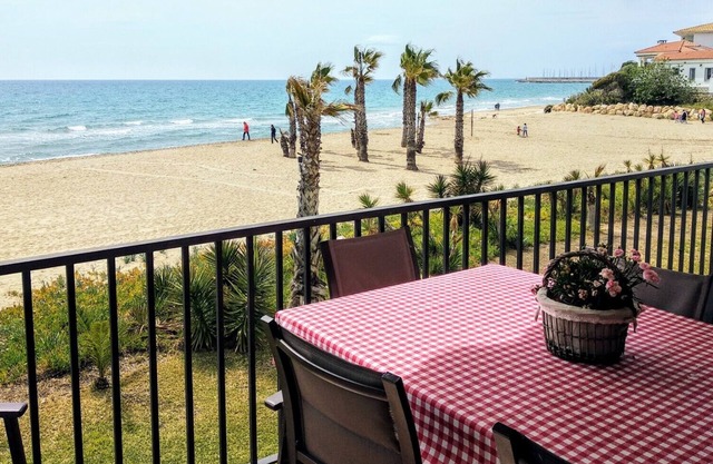 PARADISE on the beach. WIFI. Sun all year