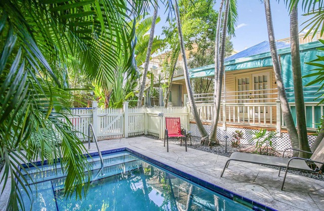 Paradise Place by AvantStay | Key West Old Town Condo w/Shared Pool