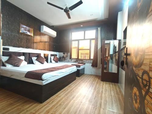 PARADISE VILLA "Lord Krishna's Goonj"