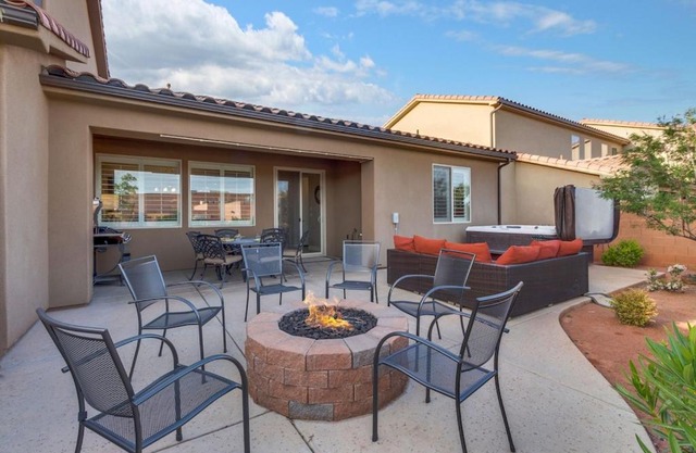 Paradise Village Resort 86 Private Hot Tub, Game System, Community Amenities, and more