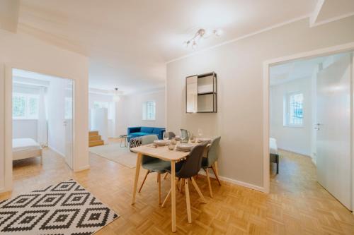 Parklounge Apartment in historic Villa