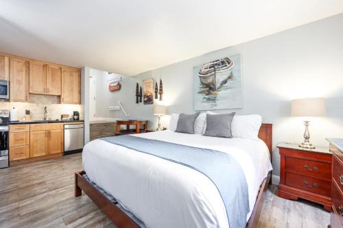 Partial Lake View Stunning Deluxe King Studio #125 at Donner Lake Village