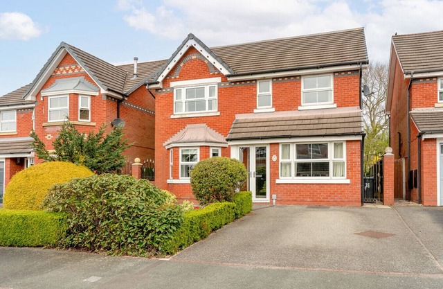 Partridge Rise | Near Aintree | Sleeps 9