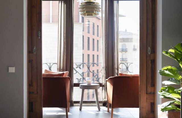 Paso Doble - 2 Bedroom/1 Bathroom Apartment, Next To Plaza Cataluña