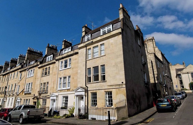 Pass the Keys | Central Courtyard Apartment