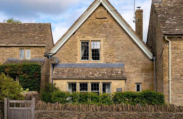 Pass the Keys | Delightful 4 bedroom Cotswold character cottage