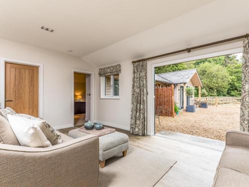 Pass the Keys Delightful 2Bed Lodge in Downland Village