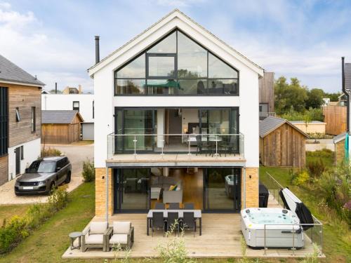 Pass the Keys Minety Lake lodge hot tub games room