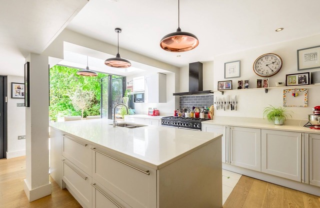 Pass the Keys | Petherton · Beautiful 4-bd House, Patio, Lrg Garden, Near Park