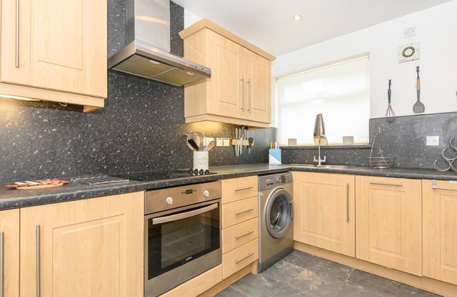 Pass the Keys | Roundhay Retreat-Family Home next to Roundhay Park