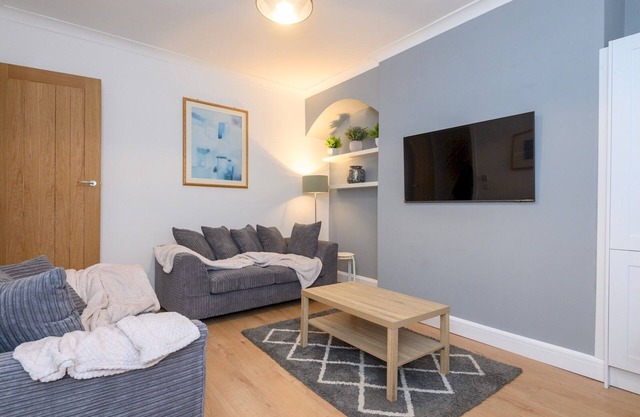 Pass the Keys | Spacious Holiday Home in Vinery Place + Parking