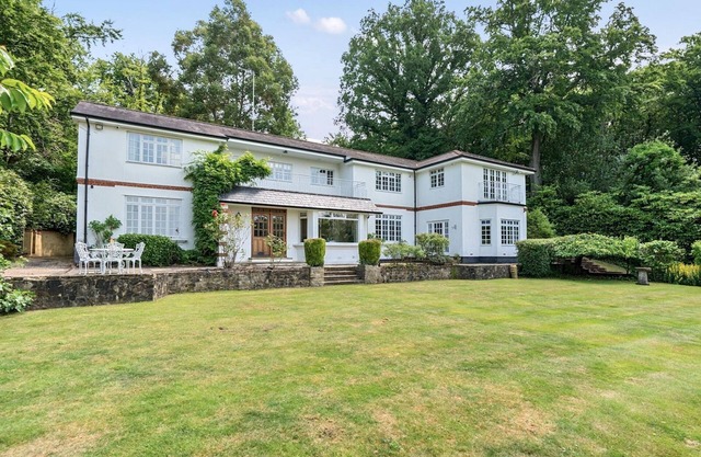 Pass the Keys | Surrey Retreat – 5BR Hidden Gem