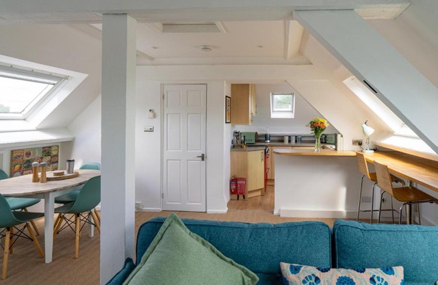 Pass the Keys Tranquil cosy apartment in centre of Avening