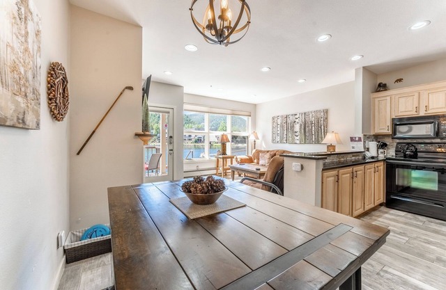 Patio access to Keystone Lake & Gorgeous Views, Easy Access to Everything!