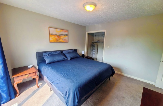 Patio, Balcony, Close to Mall, and Pet Friendly 2-Bedroom