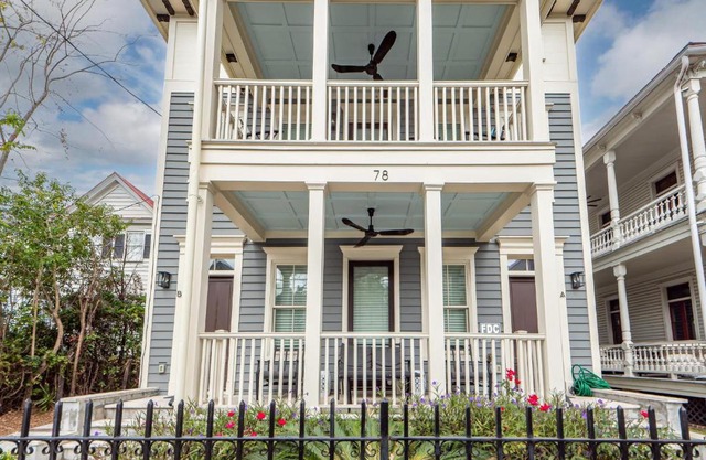 Patio Porches and Parking - 2 Blocks to King