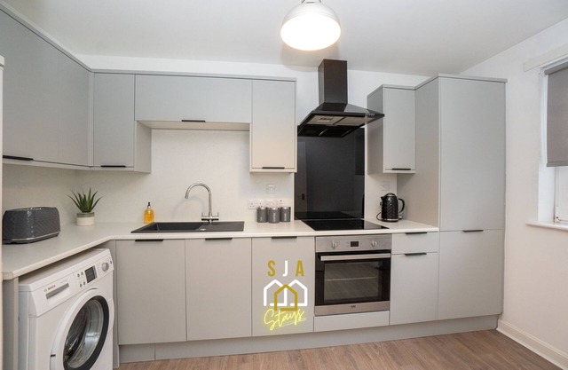 Pavlova House - 2 Bed Apartment in Aberdeen