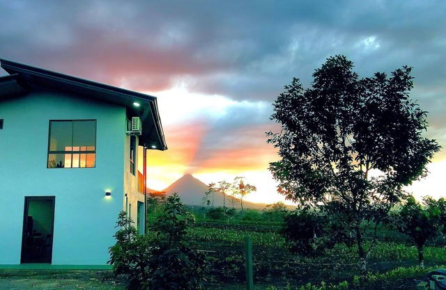Paz y Tranquilidad en una Casa Rural con Vistas al Volcán!