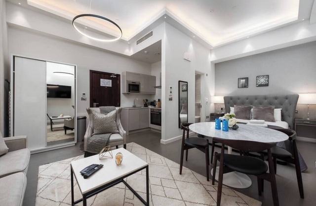 PBC | Luxury Studio Apartment Kensington KC04