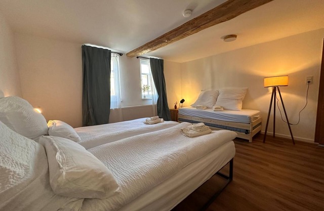 Peace and nature with space for 6 people, garden, terrace and garage in the valley