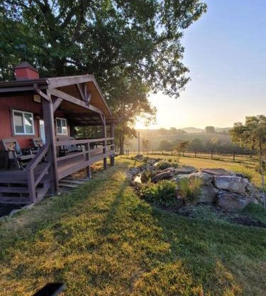 Peaceful Cabin-Breathtaking Views near Branson, MO