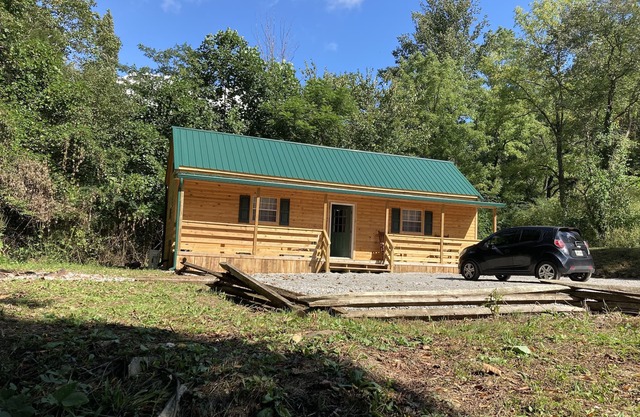Peaceful cabin in the center of riding country!