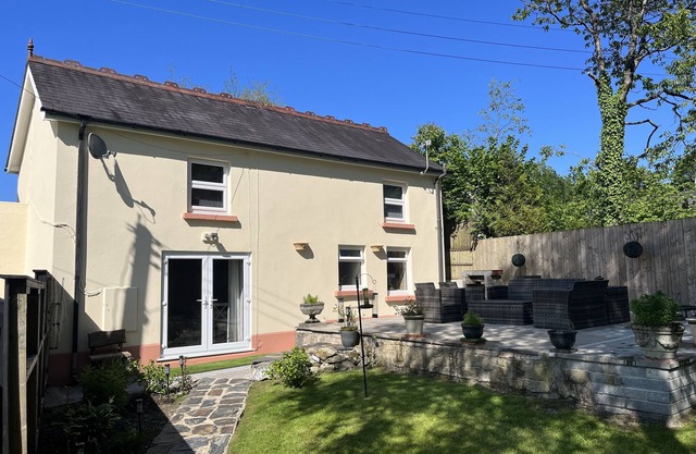 Peaceful Country Cottage near Carmarthen