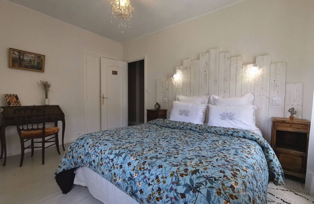 Peaceful country house with terrace and pets allowed