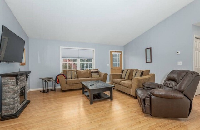 Peaceful Escape On Davis Pond | 3 Beds | Sleeps 6